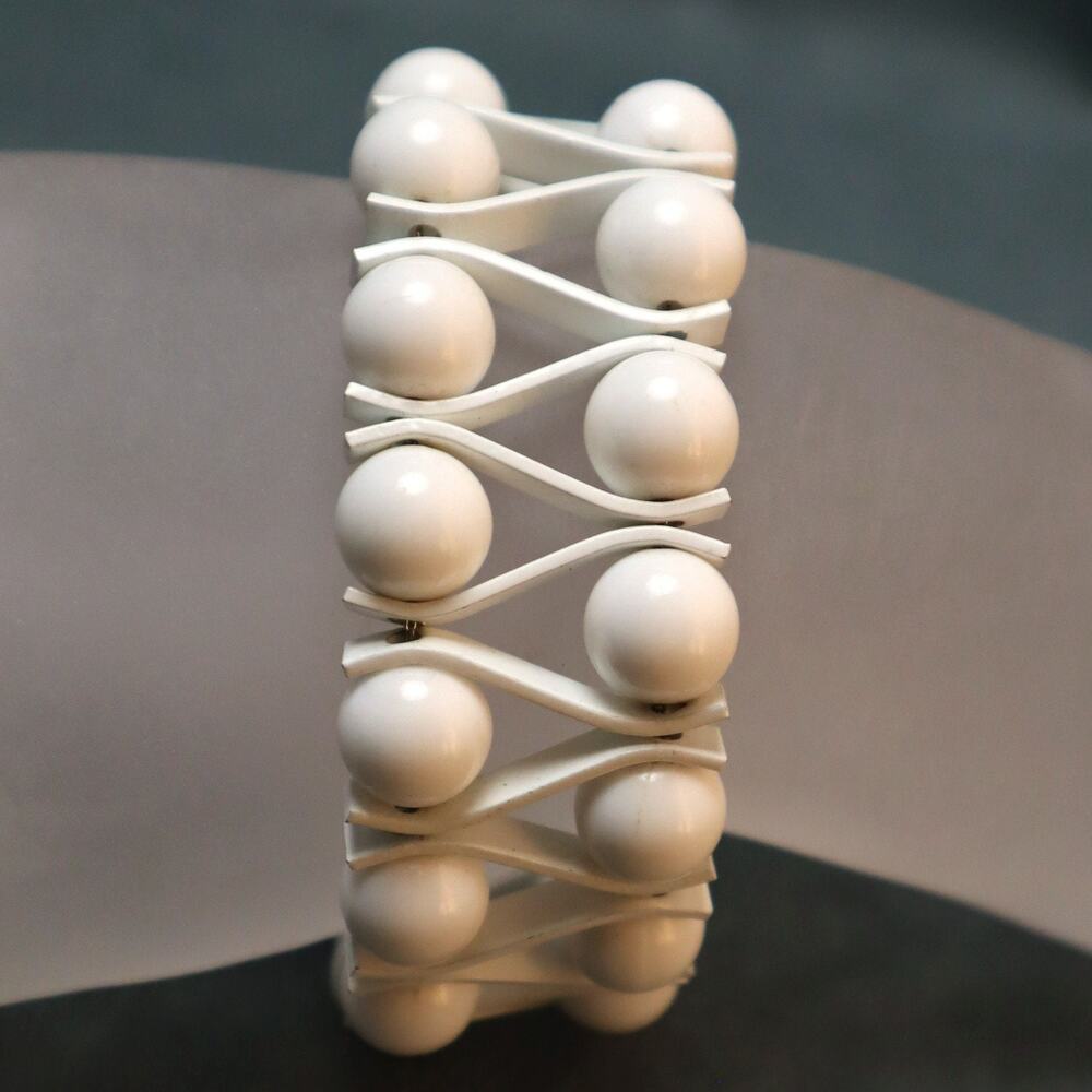 Vintage Modernist Wishbone Bead Bracelet White Plastic
